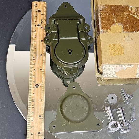 Vintage Eagle Lock Co Trunk Lock: Army Green Terryville Conn With Key Rivets - Picture 3 of 9